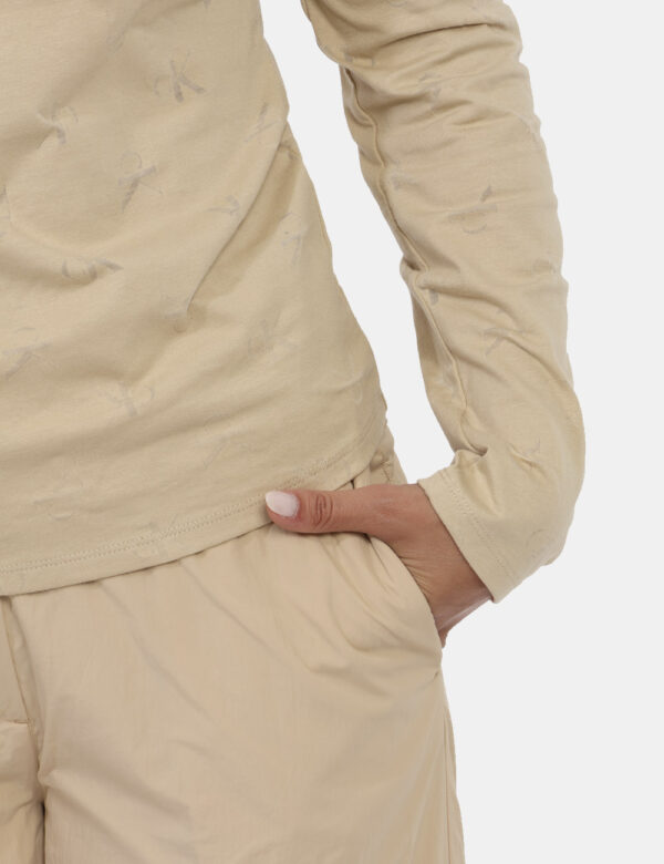T-shirt Calvin Klein Beige - Cod. art. J20J223628 B CVVi ricordiamo che tutti i nostri articoli sono originali.
