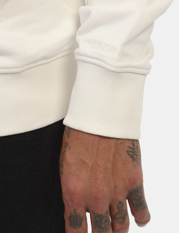 Felpa CALVIN KLEIN Bianco - Felpa classica con cappuccio in total bianco panna con piccolo patch logo brand ad altezza cuore