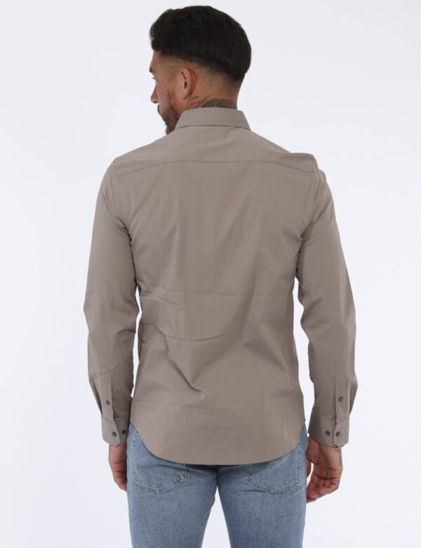 Camicia Calvin Klein Marrone - Cod. art. K10K110856 B CVVi ricordiamo che tutti i nostri articoli sono originali.
