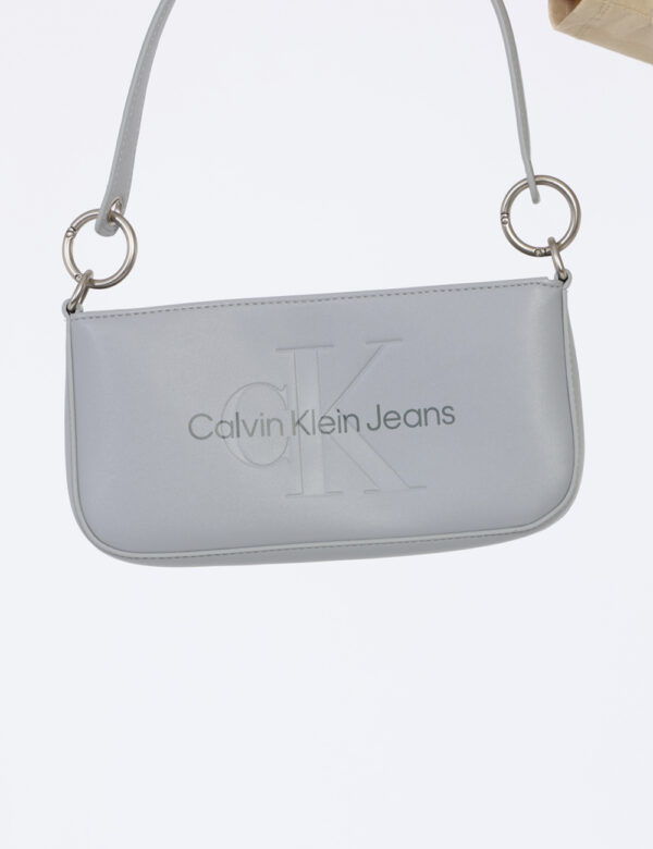 Borsa Calvin Klein Grigio - Cod. art. K60K610679 OVVi ricordiamo che tutti i nostri articoli sono originali.