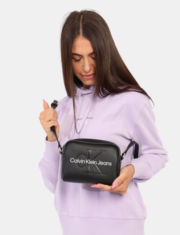 Borsa Calvin Klein Nero - Cod. art. K60K612220 OVVi ricordiamo che tutti i nostri articoli sono originali.