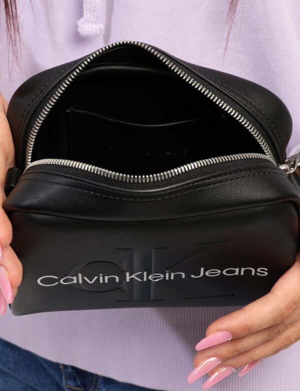 Borsa Calvin Klein Nero - Cod. art. K60K612220 OVVi ricordiamo che tutti i nostri articoli sono originali.
