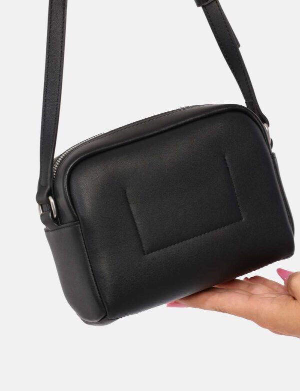 Borsa Calvin Klein Nero - Cod. art. K60K612220 OVVi ricordiamo che tutti i nostri articoli sono originali.