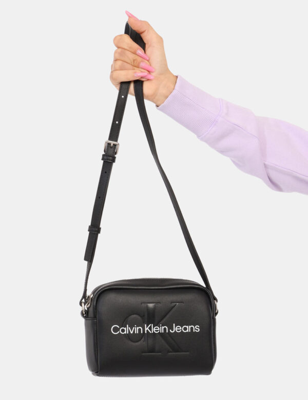 Borsa Calvin Klein Nero - Cod. art. K60K612220 OVVi ricordiamo che tutti i nostri articoli sono originali.