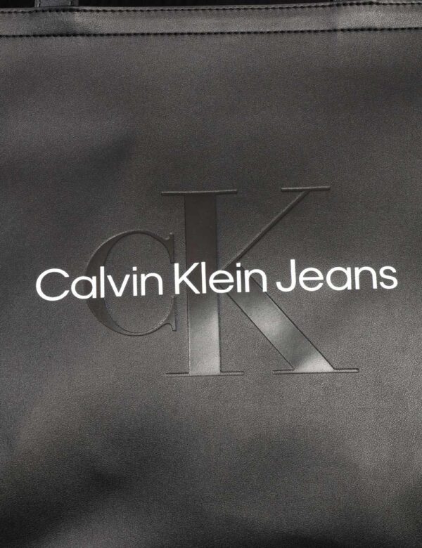 Borsa Calvin Klein Nero - Cod. art. K60K612222 OVVi ricordiamo che tutti i nostri articoli sono originali.