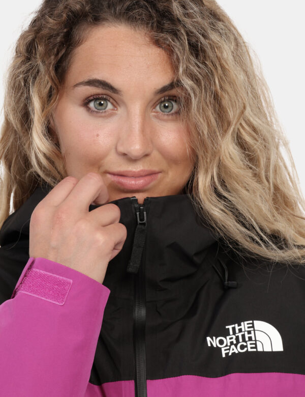 Piumino The North Face Fucsia - Piumino iconico The North Face bicolore esternamente, fucsia e nero, e internamente bordeaux