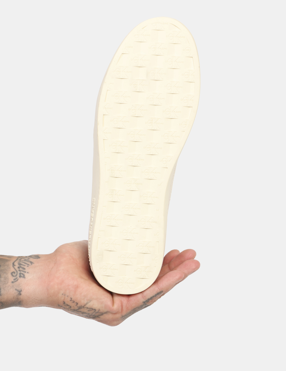 YM0YM01094-B-CV_NOCCIOLA_AI24_3 Scarpe Calvin Klein Beige - Scarpa modello sneakers. La calzatura si presenta in total beige con suola bianca. L'indossatura