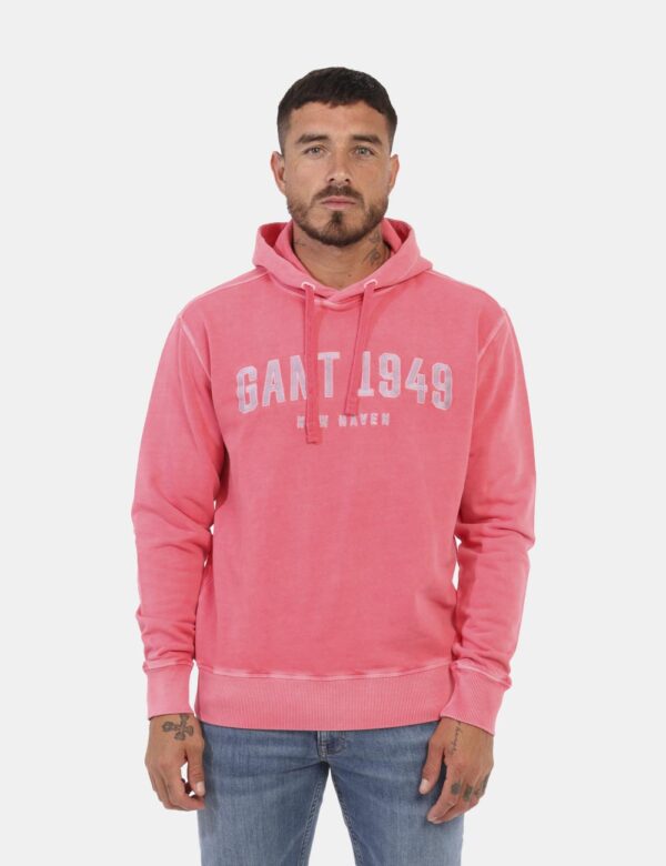 Felpa Gant Rosa - Felpa con cappuccio in total rosa salmone con stampa logo brand grigio. La vestibilità è morbida e regolar