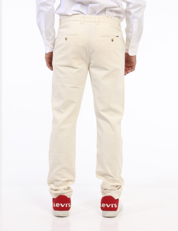 Pantaloni Gant Bianco - Pantaloni eleganti in velluto ed in total bianco panna. Presenti tasche a taglio trasversale sul fro