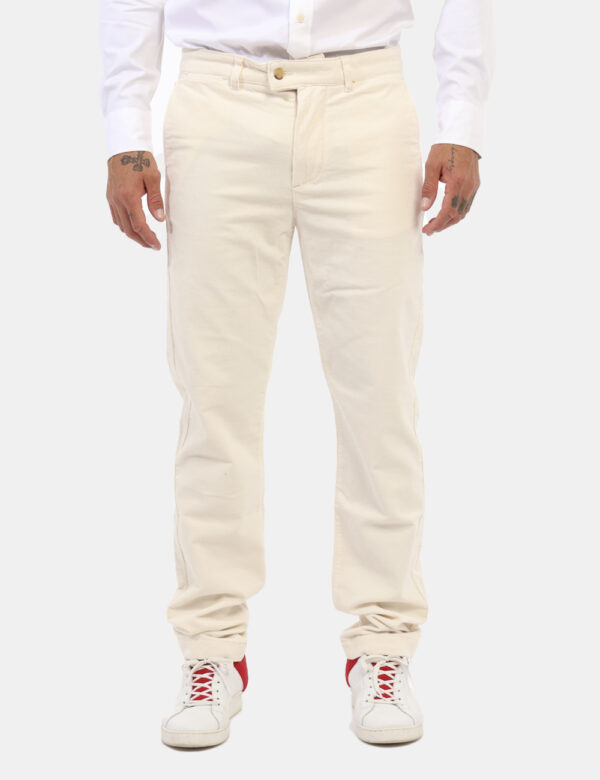 Pantaloni Gant Bianco - Pantaloni eleganti in velluto ed in total bianco panna. Presenti tasche a taglio trasversale sul fro
