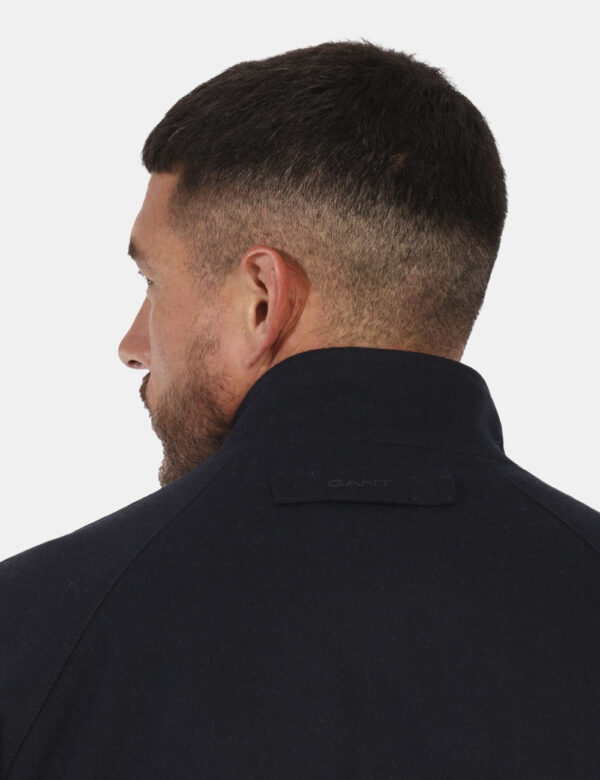 Giacca Gant Blu - Giacca simil cappotto corto in misto lana ed in total blu navy. Presenti tasche a taglio con chiusura a bo