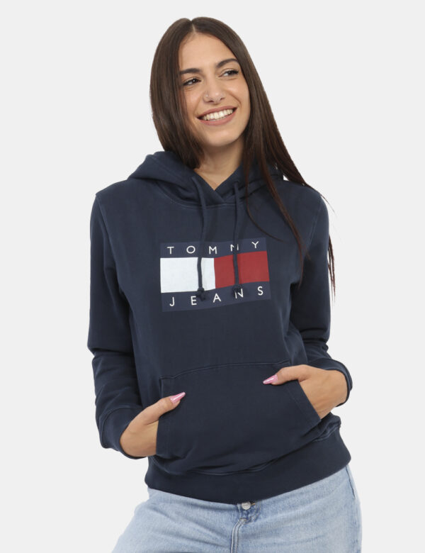 Felpa TOMMY HILFIGER Blu - Felpa classica con cappuccio in total blu navy con stampa logo brand più polsini e tascone. La ve