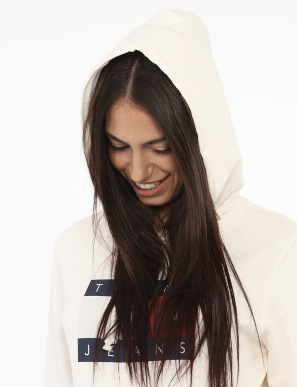 Felpa TOMMY HILFIGER Bianco - Felpa classica con cappuccio in total bianco panna con stampa logo brand più polsini e tascone