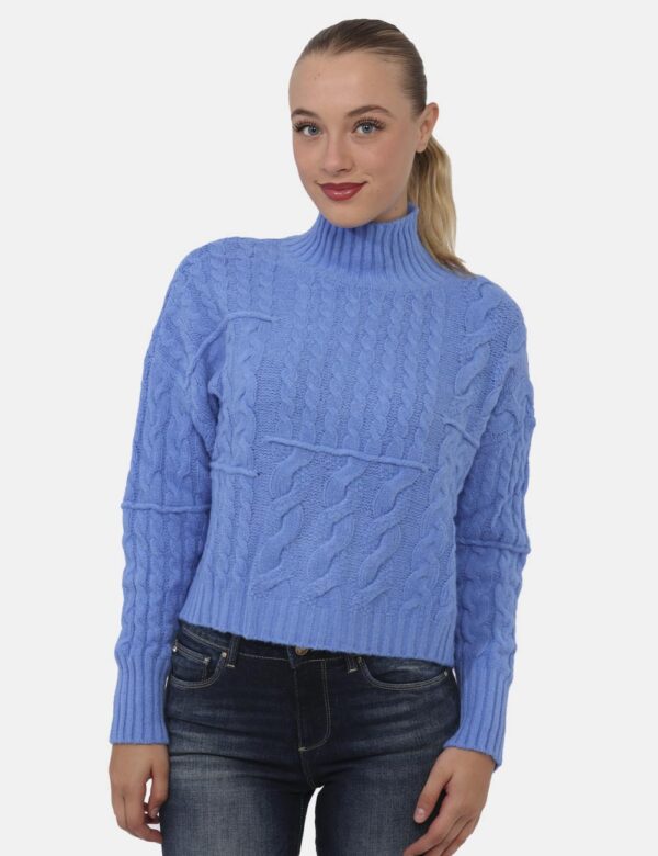 Maglione Fracomina Azzurro - Maglione a collo alto con trama intrecciate ed in total azzurro. La vestibilità è morbida e reg