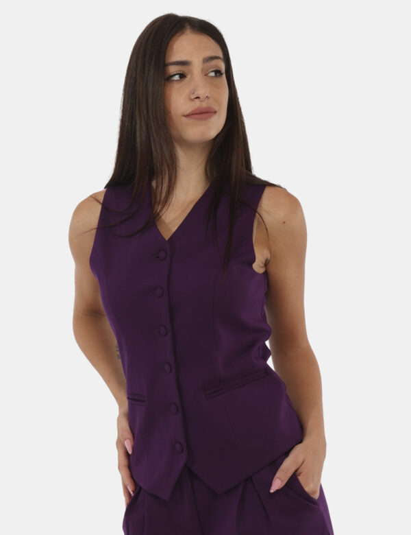 Gilet Manila Grace Viola - L’articolo appartiene al campionario esclusivo di stagione: pezzo unicoCod. art. G095VU A CVVi ri