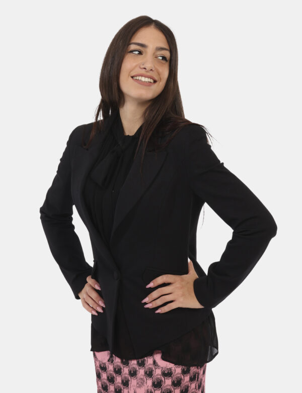 Blazer Manila Grace Nero - L’articolo appartiene al campionario esclusivo di stagione: pezzo unicoCod. art. G425VU A CVVi ri
