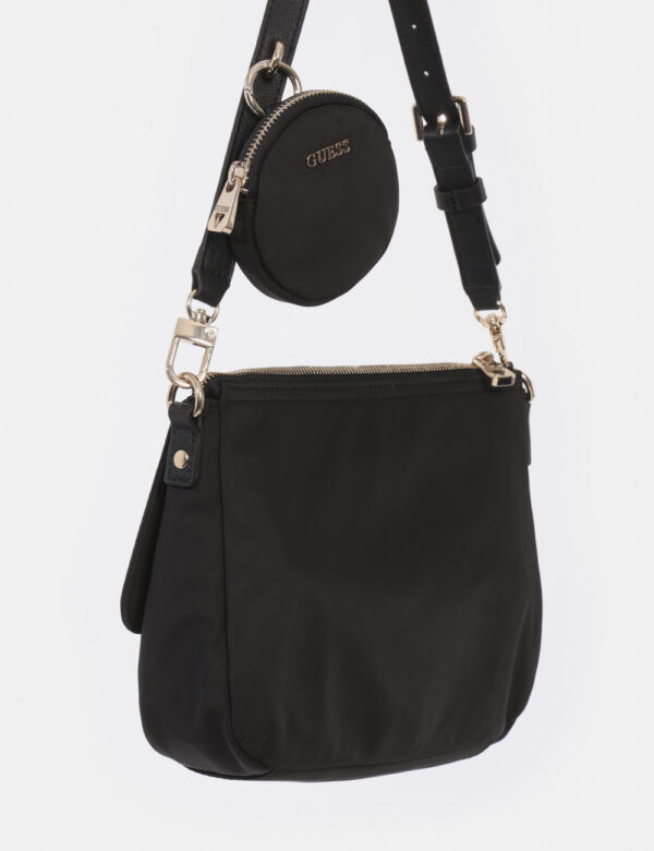 Borsa GUESS Nero - Borsa a mano di piccole dimensioni in total nero con logo brand dorato. Presente doppio scompartimento un