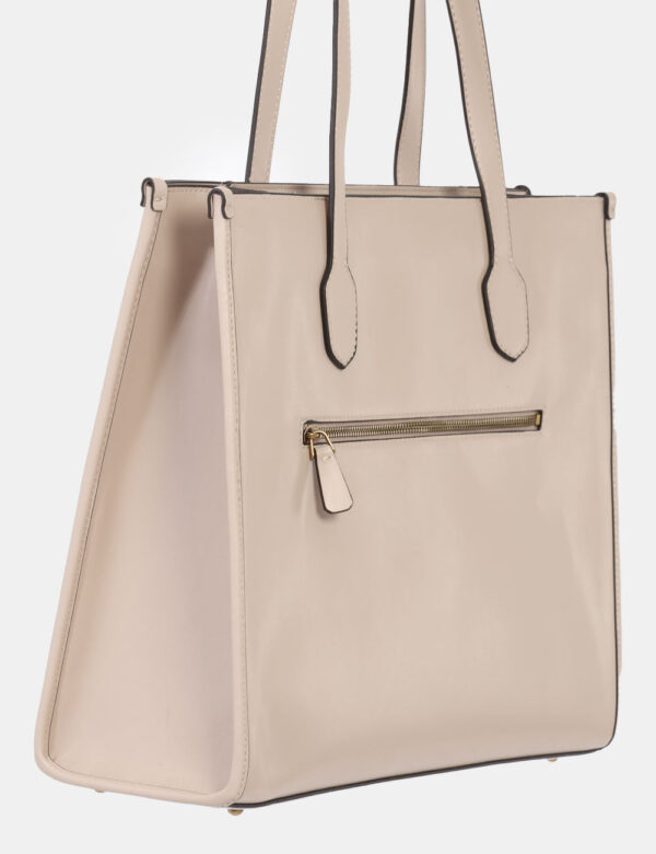 Borsa GUESS Beige - Borsa a mano semirigida in simil pelle ed in total beige. L'interno è capiente con doppio scompartimento