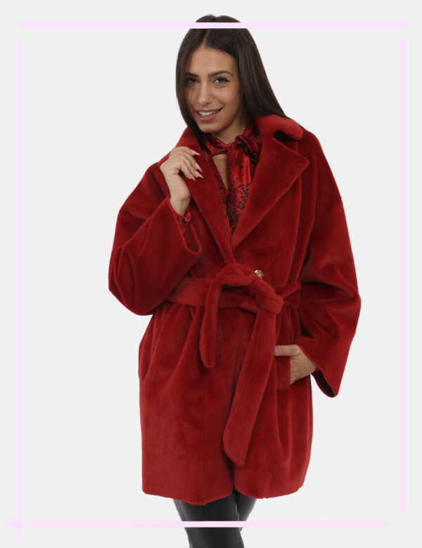 Cappotto Manila Grace Rosso - L’articolo appartiene al campionario esclusivo di stagione: pezzo unicoCod. art. K050PU A CVVi