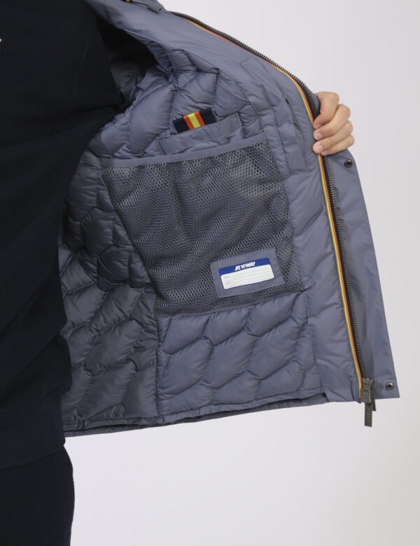 Giacca K-Way Grigio - L’articolo appartiene al campionario esclusivo di stagione: pezzo unicoCod. art. K7132BW P CVVi ricord