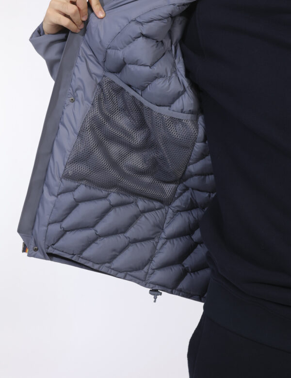 Giacca K-Way Grigio - L’articolo appartiene al campionario esclusivo di stagione: pezzo unicoCod. art. K7132BW P CVVi ricord