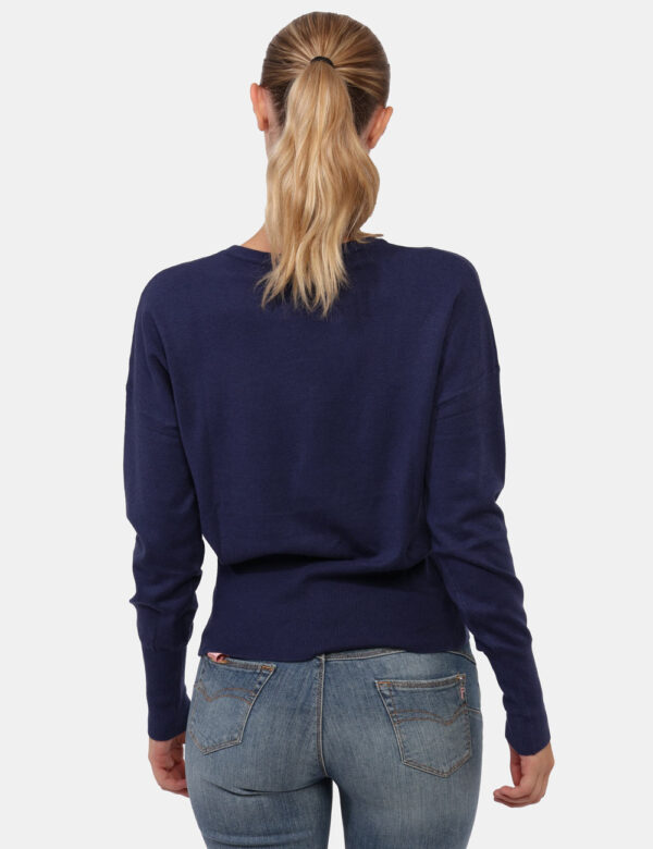 Maglione Yes Zee Blu - Maglione classico in total blu. La vestibilità è morbida e regolare. Il maglione è adatto per occasio