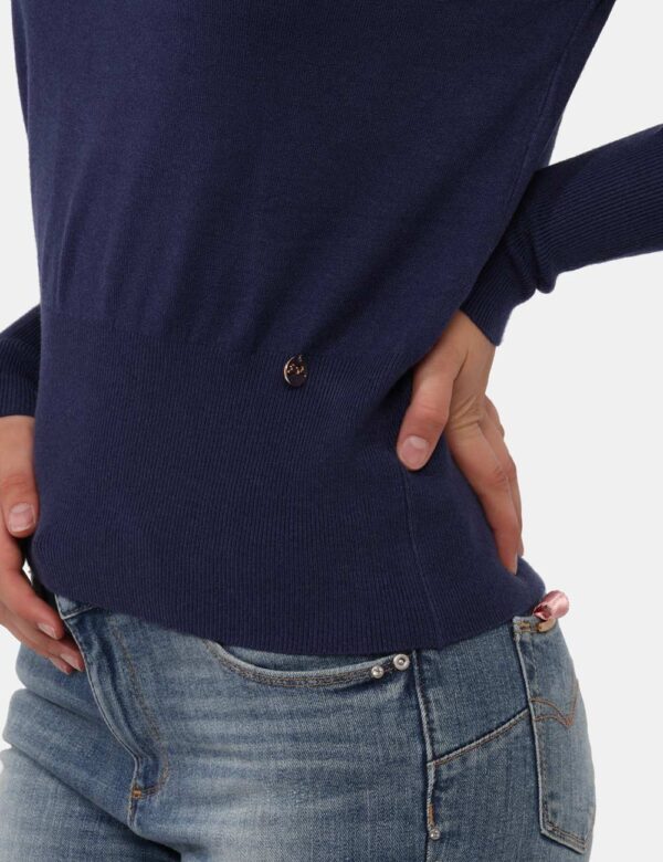 Maglione Yes Zee Blu - Maglione classico in total blu. La vestibilità è morbida e regolare. Il maglione è adatto per occasio