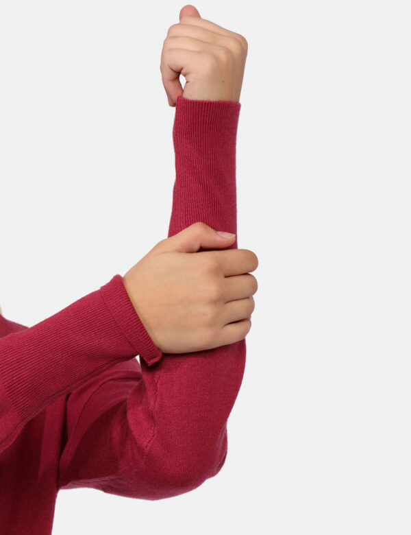 Maglione Yes Zee Fucsia - Maglione classico in total fucsia scuro. La vestibilità è morbida e regolare. Il maglione è adatto