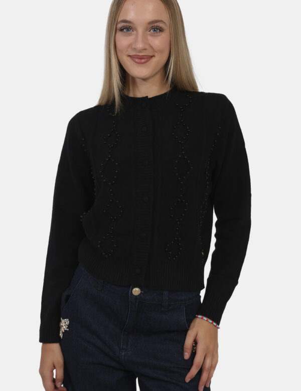 Maglione Yes Zee Nero - Maglione modello cardigan in total nero con perline coordinate. La vestibilità è morbida e pratica g