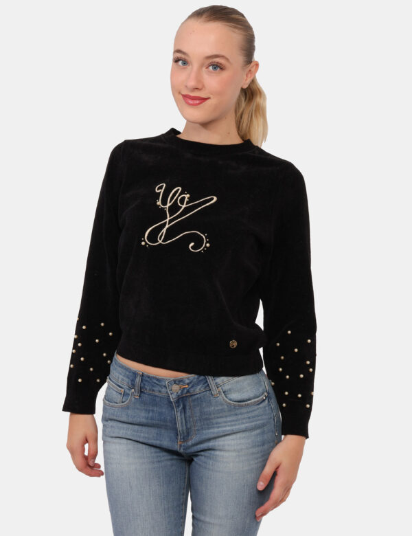 Maglione Yes Zee Nero - Maglione in simil ciniglia su base nera con logo ricamato in tinta oro. Ulteriore dettaglio è rappre