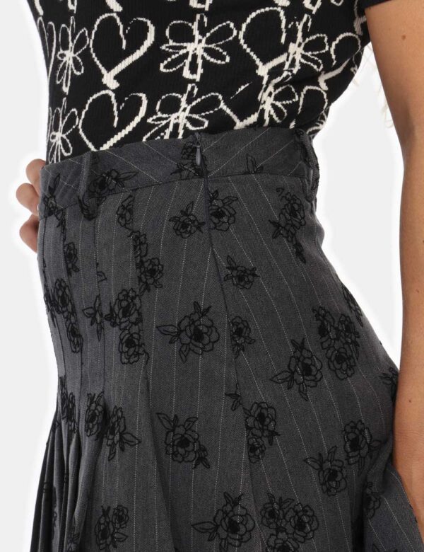 Gonna DESIGUAL Grigio - L’articolo appartiene al campionario esclusivo di stagione: pezzo unicoCod. art. M24WWFW23 AB cvVi r