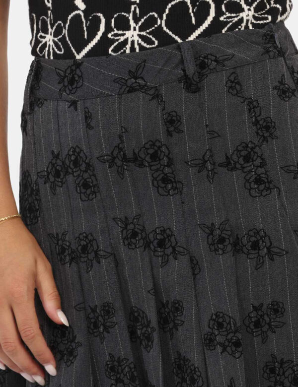 Gonna DESIGUAL Grigio - L’articolo appartiene al campionario esclusivo di stagione: pezzo unicoCod. art. M24WWFW23 AB cvVi r