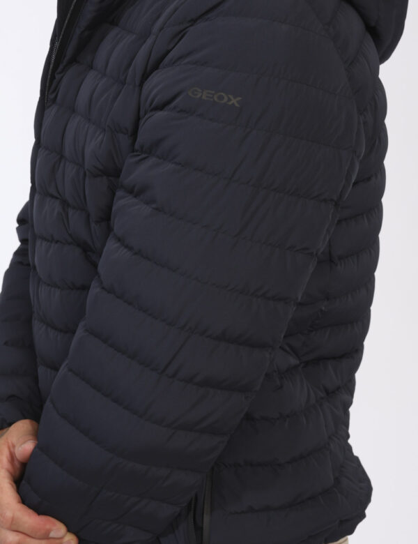 Piumino Geox Blu - L’articolo appartiene al campionario esclusivo di stagione: pezzo unicoCod. art. M4625H T3138 CVVi ricord