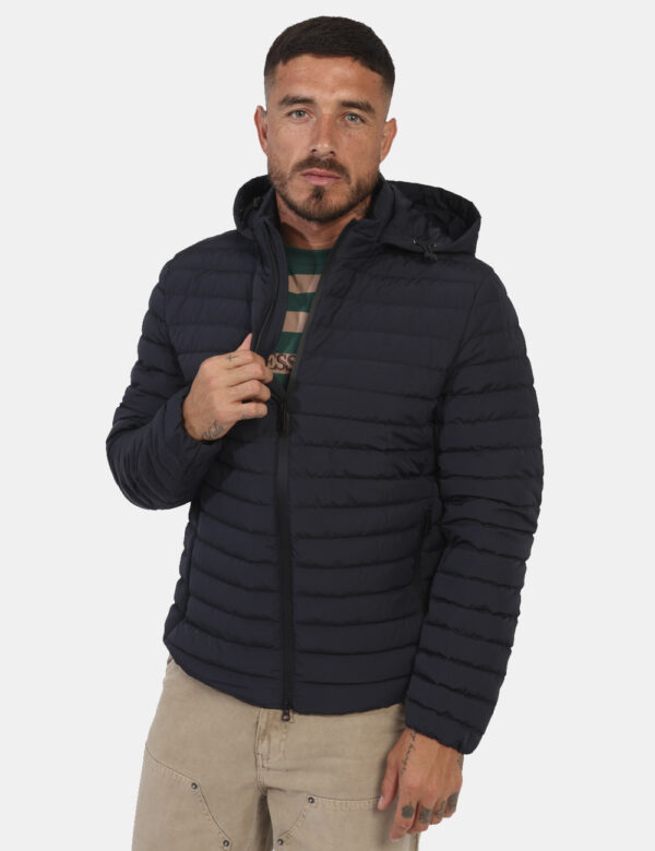 Piumino Geox Blu - L’articolo appartiene al campionario esclusivo di stagione: pezzo unicoCod. art. M4625H T3138 CVVi ricord