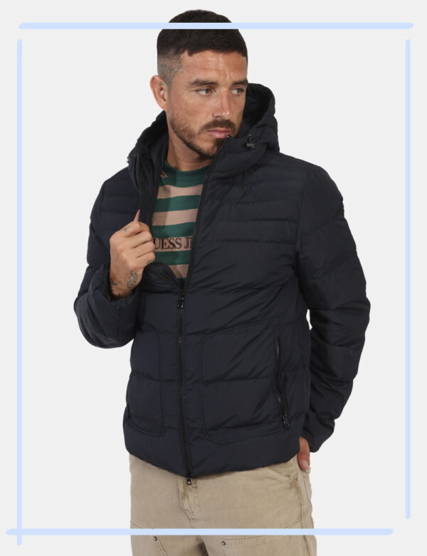 Piumino Geox Blu - L’articolo appartiene al campionario esclusivo di stagione: pezzo unicoCod. art. M4628A T3144 CVVi ricord