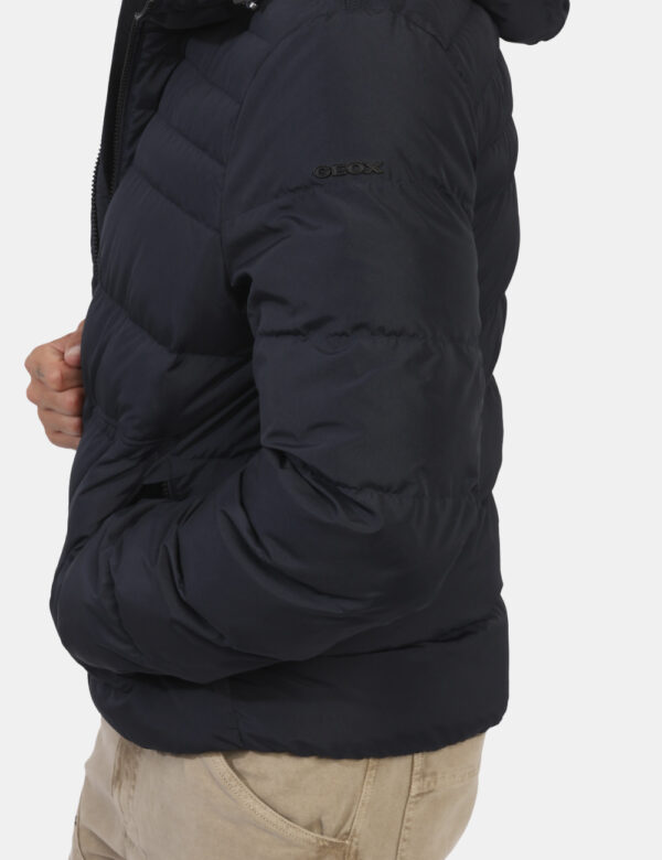 Piumino Geox Blu - L’articolo appartiene al campionario esclusivo di stagione: pezzo unicoCod. art. M4628A T3144 CVVi ricord