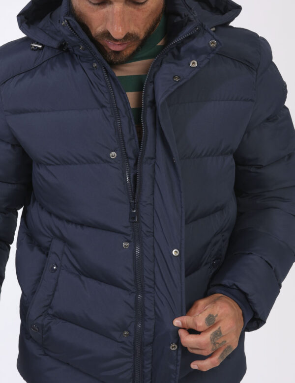 Piumino Geox Blu - L’articolo appartiene al campionario esclusivo di stagione: pezzo unicoCod. art. M4628C T3144 CVVi ricord