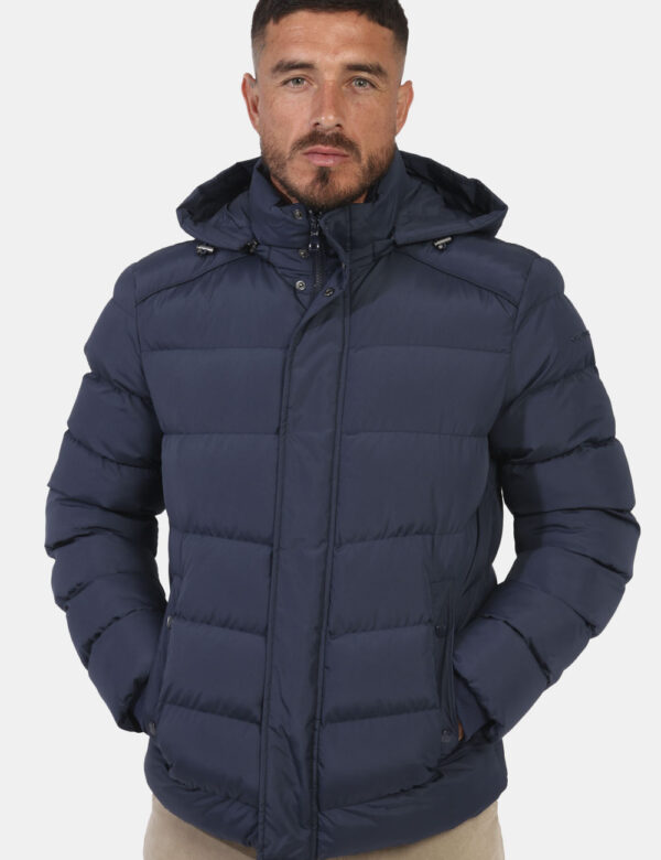 Piumino Geox Blu - L’articolo appartiene al campionario esclusivo di stagione: pezzo unicoCod. art. M4628C T3144 CVVi ricord