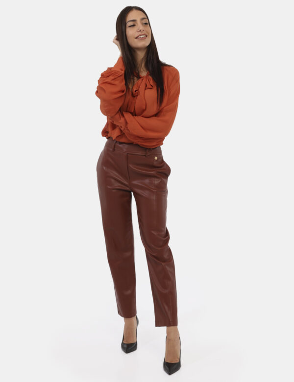 Pantaloni Manila Grace Marrone - L’articolo appartiene al campionario esclusivo di stagione: pezzo unicoCod. art. P054EU A C