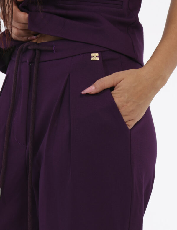 Pantaloni Manila Grace Viola - L’articolo appartiene al campionario esclusivo di stagione: pezzo unicoCod. art. P096VU A CVV