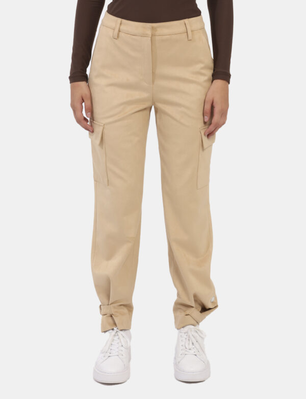 Pantaloni Guess Beige - L’articolo appartiene al campionario esclusivo di stagione: pezzo unicoCod. art. W4YB08WE0L0 GS CVVi