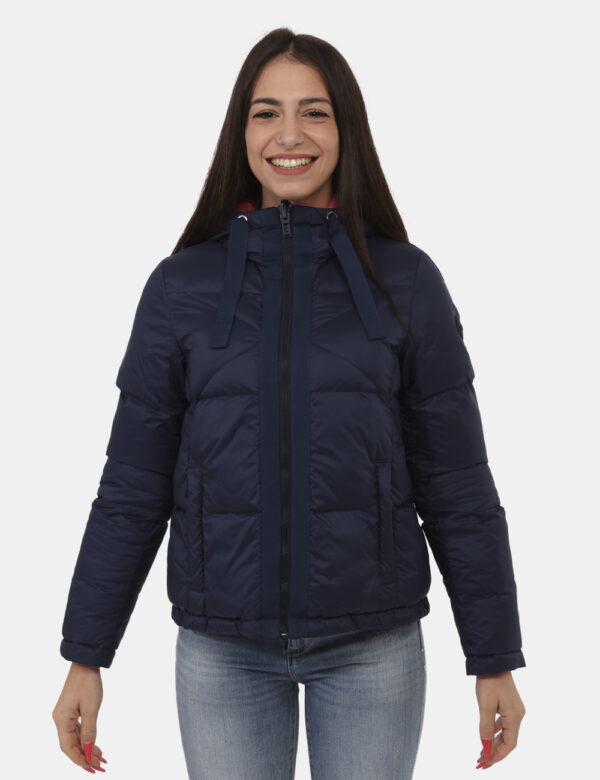 Giacca Colmar Rosa - Giacca double face da un lato rosa shocking dall'altro blu navy. Presente cappuccio e tasche a taglio t