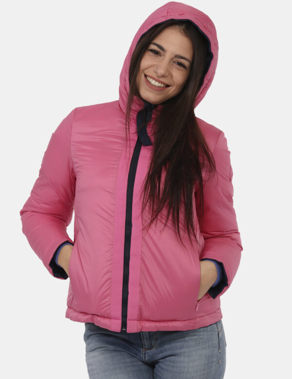 Giacca Colmar Rosa - Giacca double face da un lato rosa shocking dall'altro blu navy. Presente cappuccio e tasche a taglio t