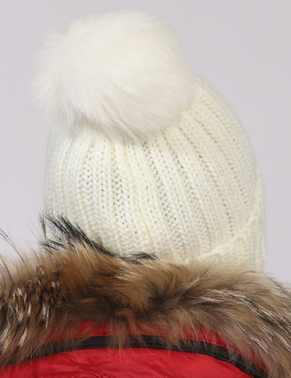 Cappello Blauer Bianco - Cappello modello berretto in total bianco con risvoltino e pom pom in tinta. La vestibilità è morbi