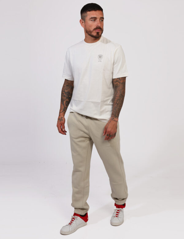 Pantaloni Blauer Beige - Pantaloni tuta in total beige con tasche a taglio trasversale. La vestibilità è morbida e regolabil