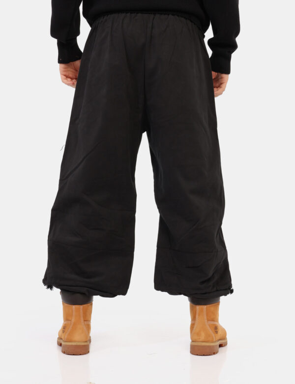 Pantaloni Disclaimer Nero - L’articolo appartiene al campionario esclusivo di stagione: pezzo unicoCod. art. 24IDS54508 M CV