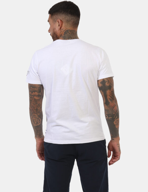 T-shirt Aeronautica Italiana Bianco - T-shirt classica in total bianco con logo brand centrale. La vestibilità è morbida e r
