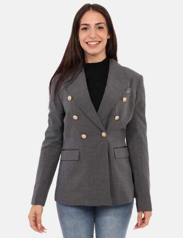 Blazer Yes Zee Grigio - Blazer elegante con revers classici e abbottonatura con bottoni dorati, che aggiungono un tocco sofi