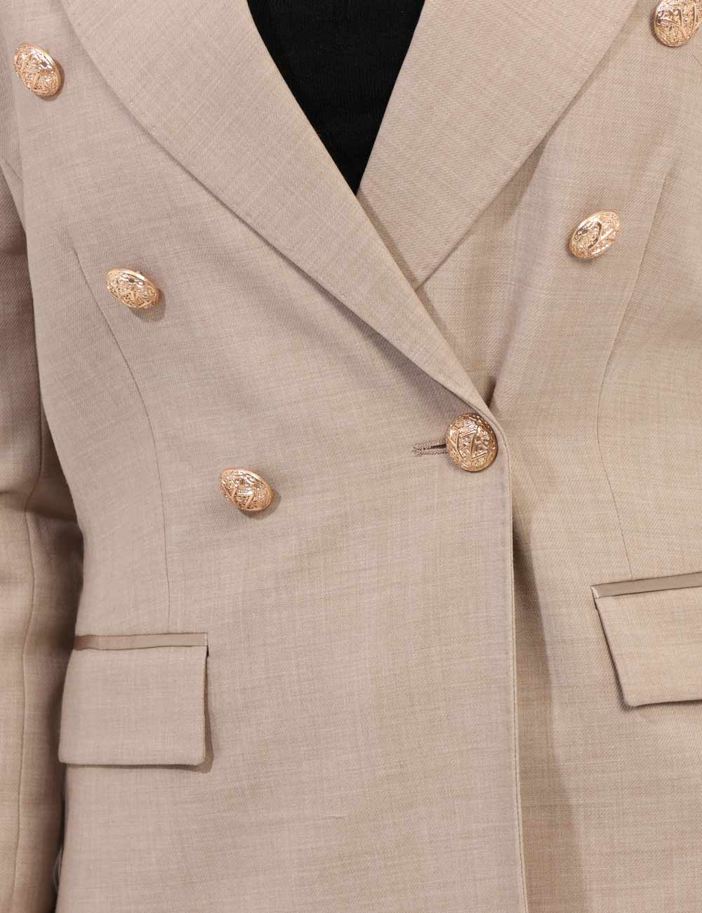G029-K900-OV_BEIGE_AI24_3 Blazer Yes Zee Beige - Blazer elegante con revers classici e abbottonatura con bottoni dorati, che aggiungono un tocco sofis