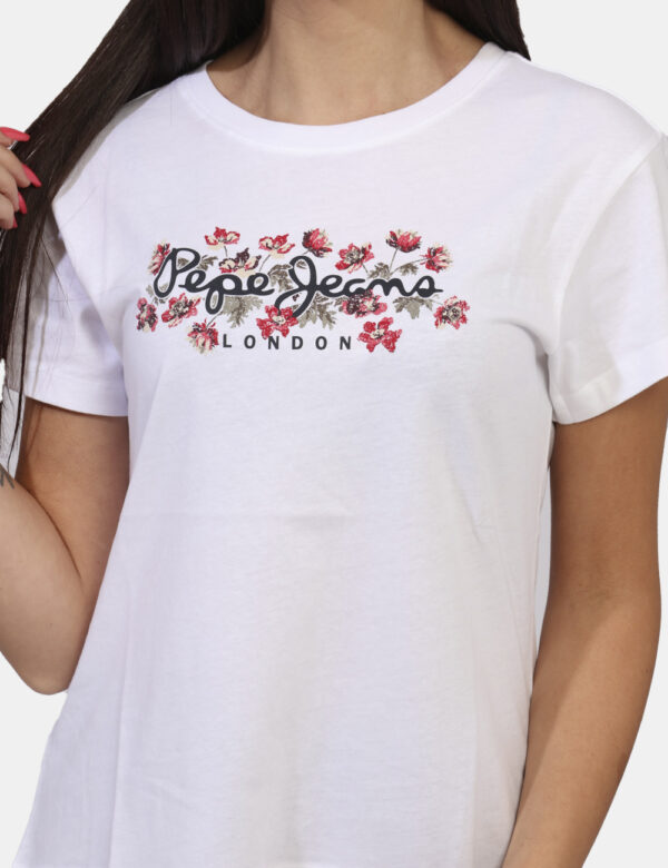 T-shirt Pepe Jeans Bianco - T-shirt in total bianco con stampa logo brand in nero e rosso. La vestibilità è morbida e regola